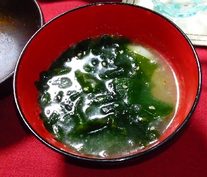 余った餃子の皮で！ワカメと餃子の皮の中華スープ