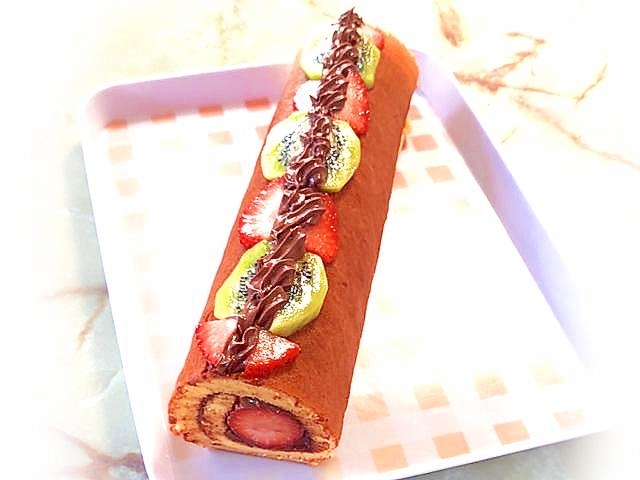 シフォン生地で!苺と濃厚チョコのクリームロール♪