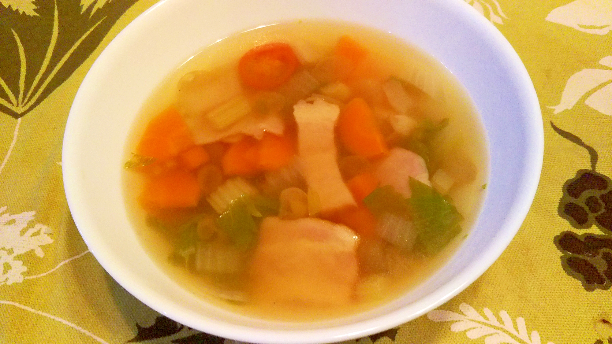 蒸し豆と野菜のスープ