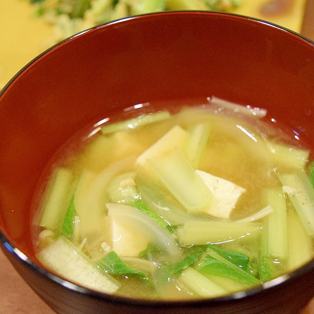 小松菜と豆腐と玉ねぎとえのきのお味噌汁