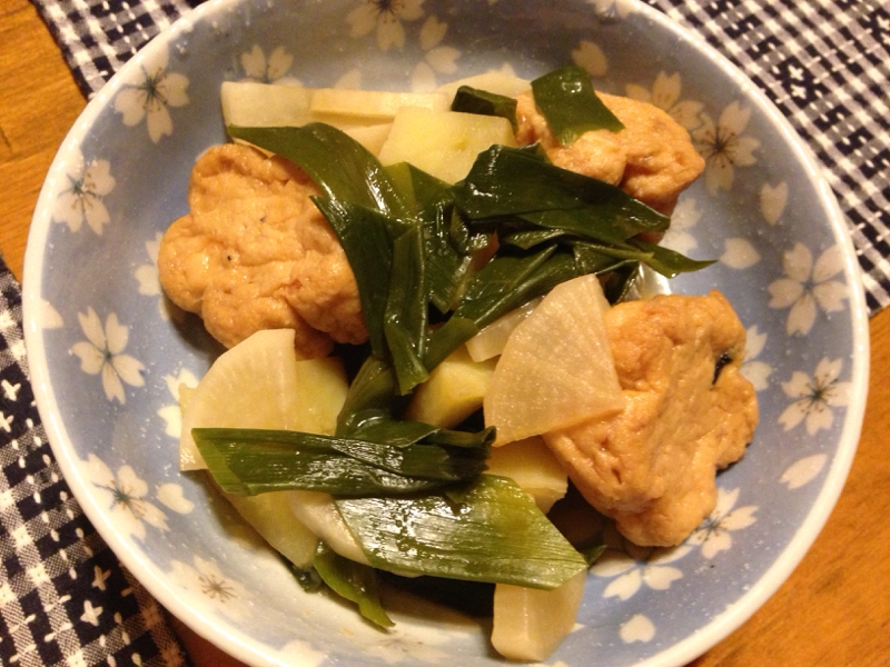 じゃがいもと大根とねぎと花がんもの煮物。