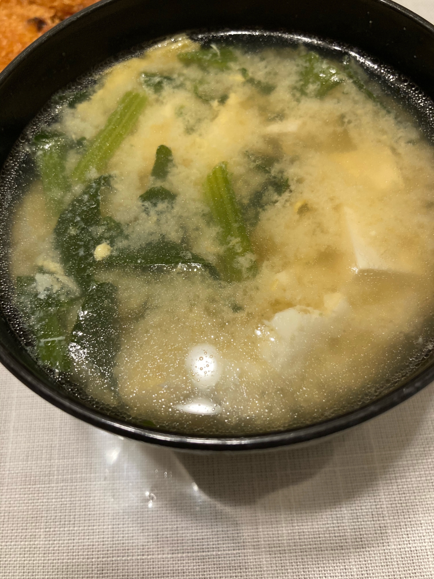 鶏の茹で汁を使った卵スープ