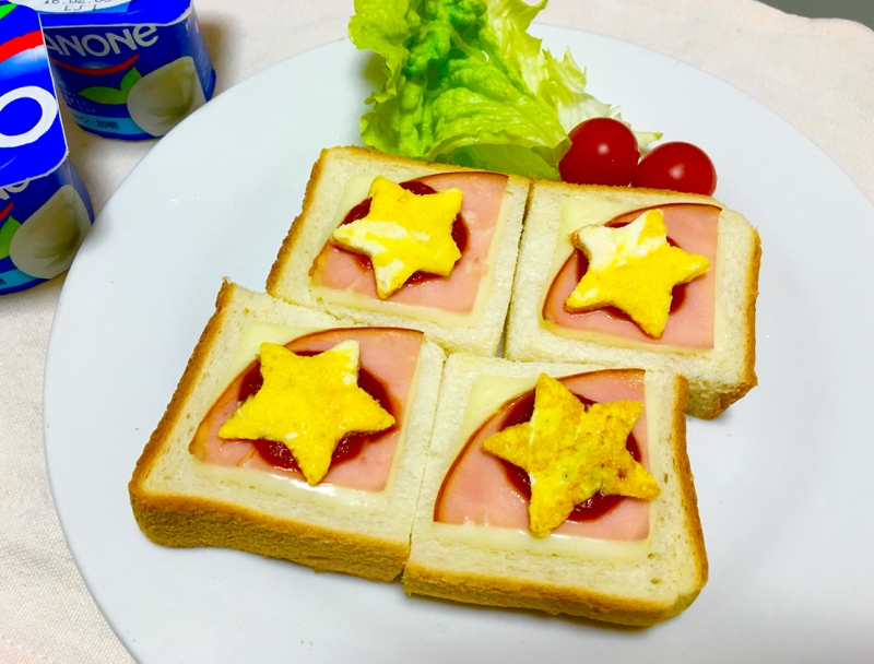 簡単朝ごはん！ハムチーズ星卵のせトースト♡