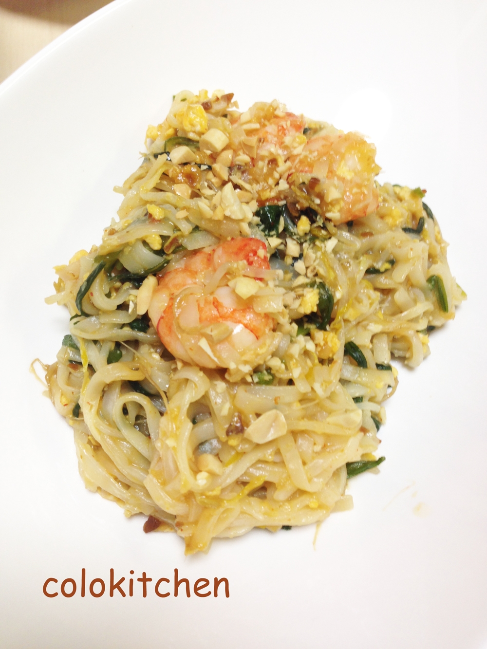 エビとニラのパッタイ(レトルト使用)