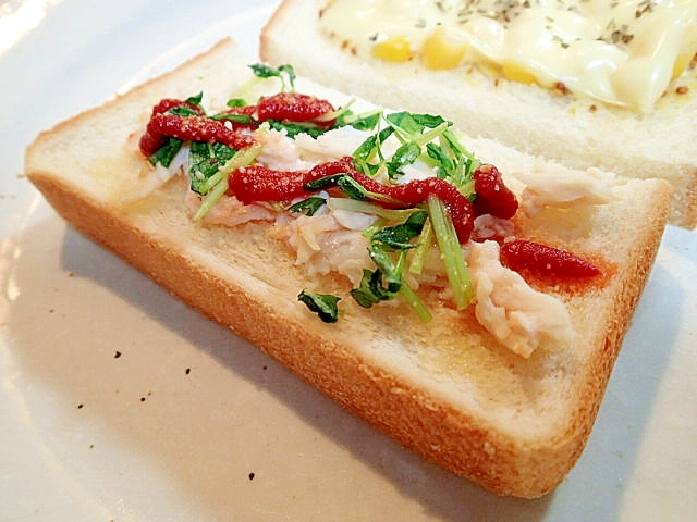 サラダチキンと豆苗のケチャップトースト