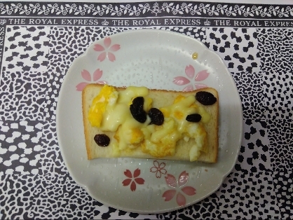 チーズトースト スクランブルエッグ&レーズン