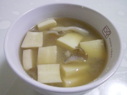 舞茸と高野豆腐のお味噌汁
