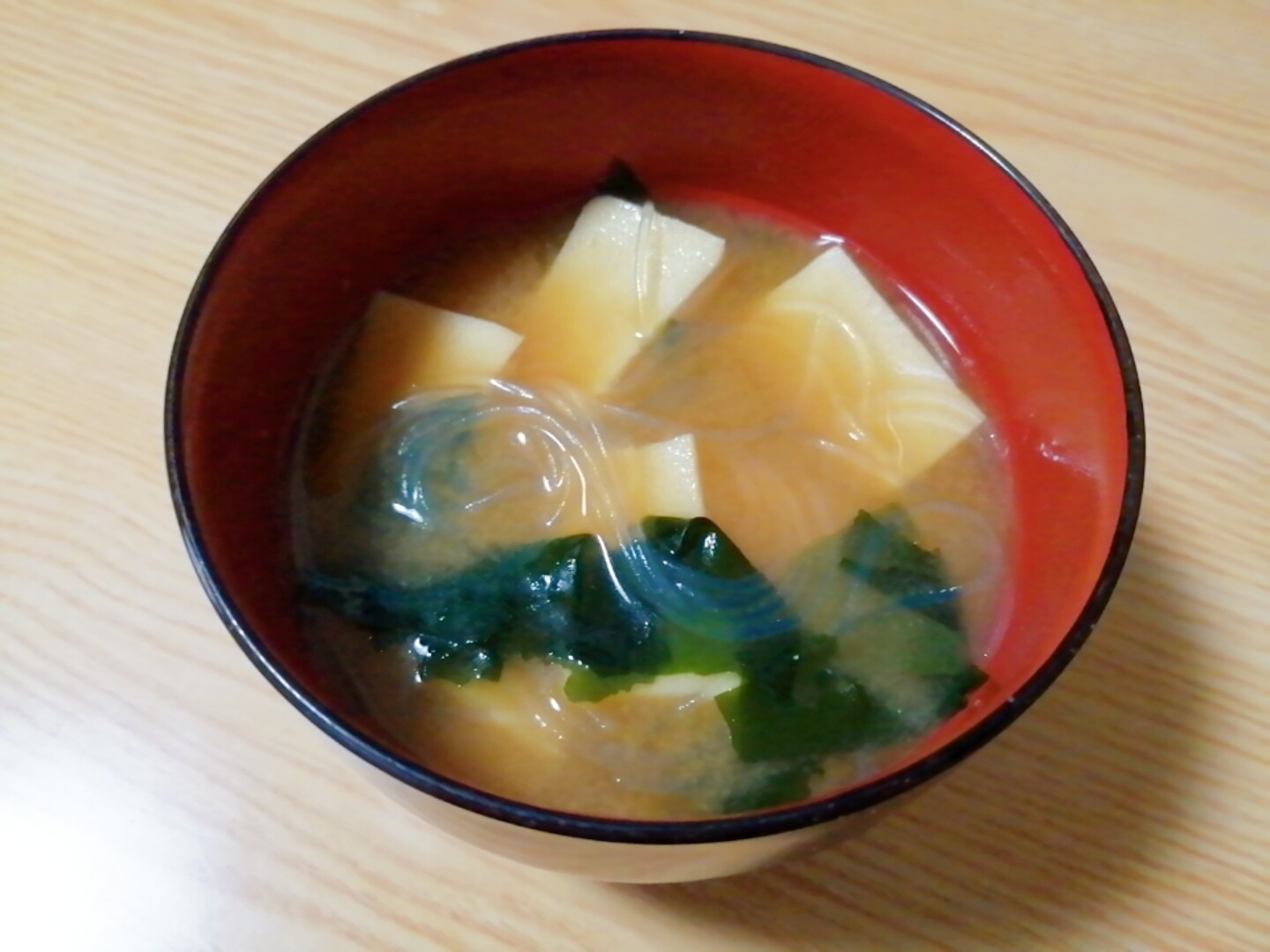乾物で☆高野豆腐と春雨とわかめの味噌汁