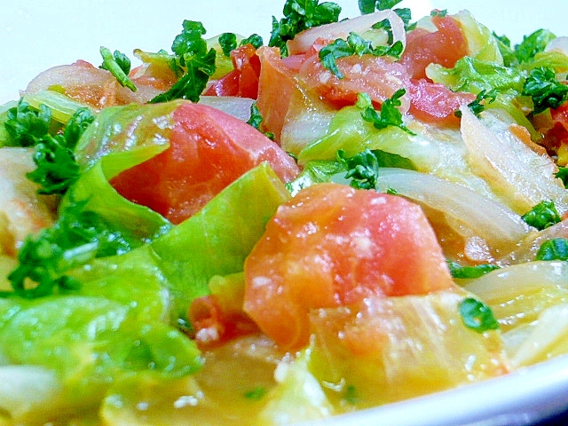 醤油麹で簡単！トマトとレタスのシャキッと炒め☆