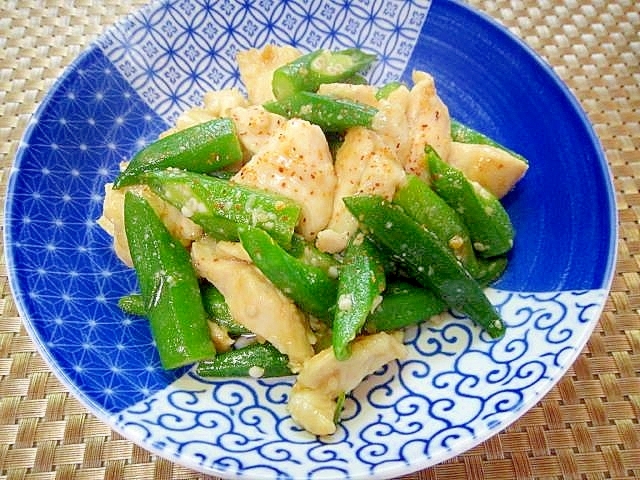 オクラと鶏むね肉の醬油麹炒め