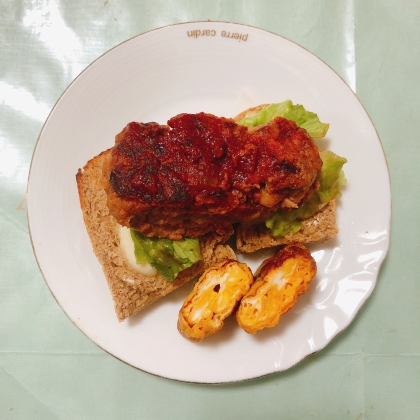 ハンバーグと卵のトースト