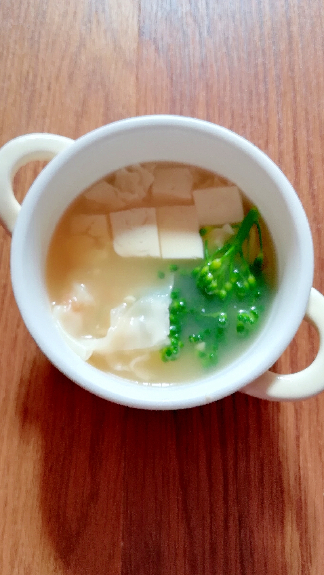 絹ごし豆腐とエビワンタンとブロッコリーの中華スープ