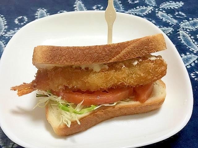 エビフライと野菜のトーストサンド