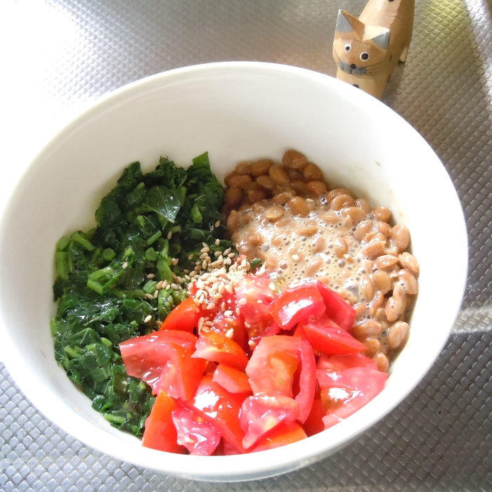 生姜香る　夏野菜でねばとろトマト納豆丼