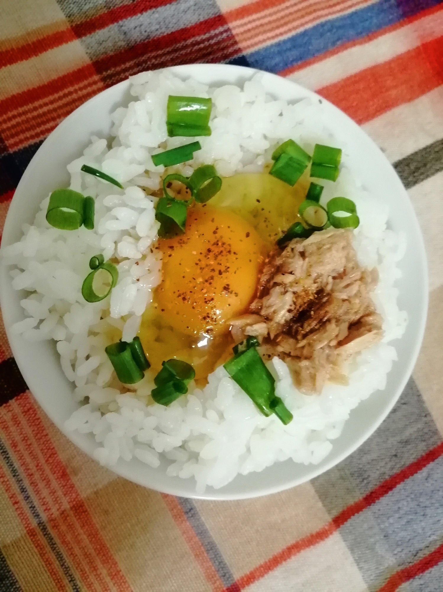 ツナとネギとごま油つゆ卵かけご飯