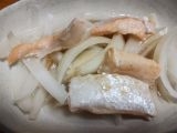 フライパンで、鮭と野菜の蒸し煮