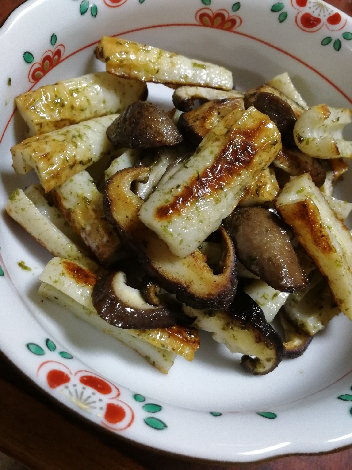 味は磯辺揚げ！ちくわとしいたけの炒めもの