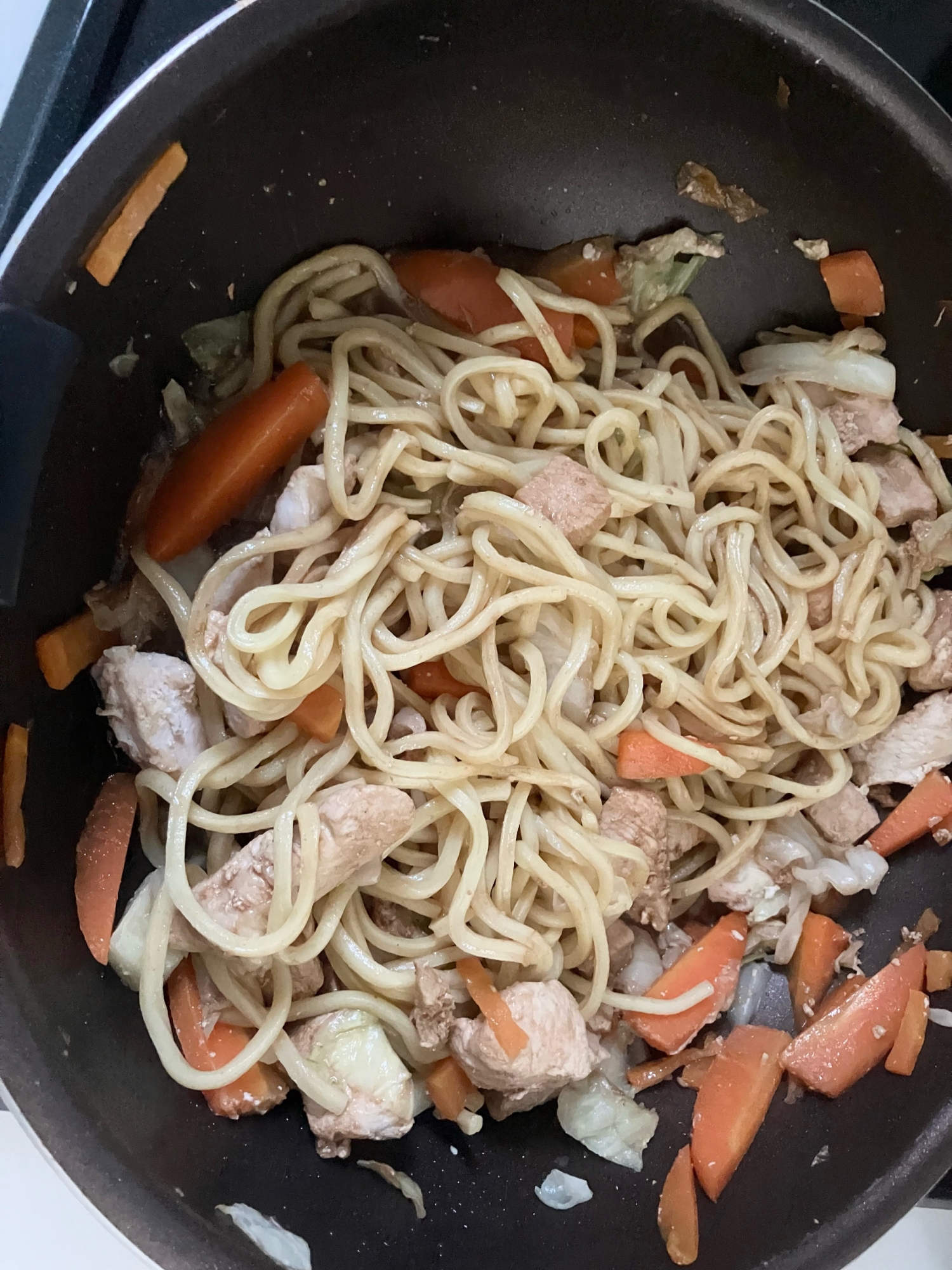 人参とむね肉のソースカレー焼きそば