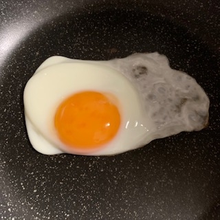 半熟好きな君だけに捧ぐ 黄身が絶妙絶品目玉焼き レシピ 作り方 By Johnny Bean 楽天レシピ