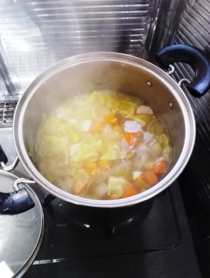 一人暮らしなので半量で作りました。使いまわしの効くこのスープはとても重宝します。