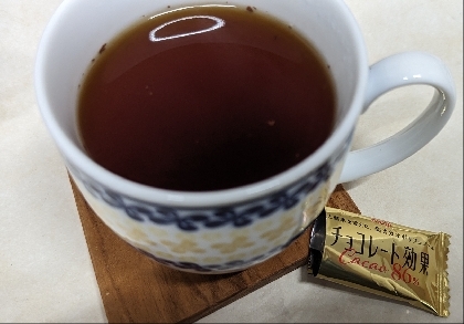 ぱせりさんこんにちは❀珈琲飲めなくて紅茶で失礼します。黒糖と高カカオチョコでおいしいティータイムできました(˶´ ˘ `˶)