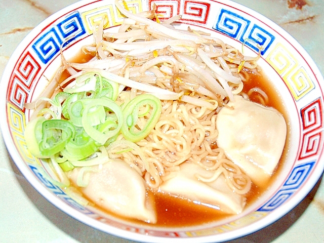 袋ラーメンアレンジ！水餃子入り簡単醤油ラーメン♪