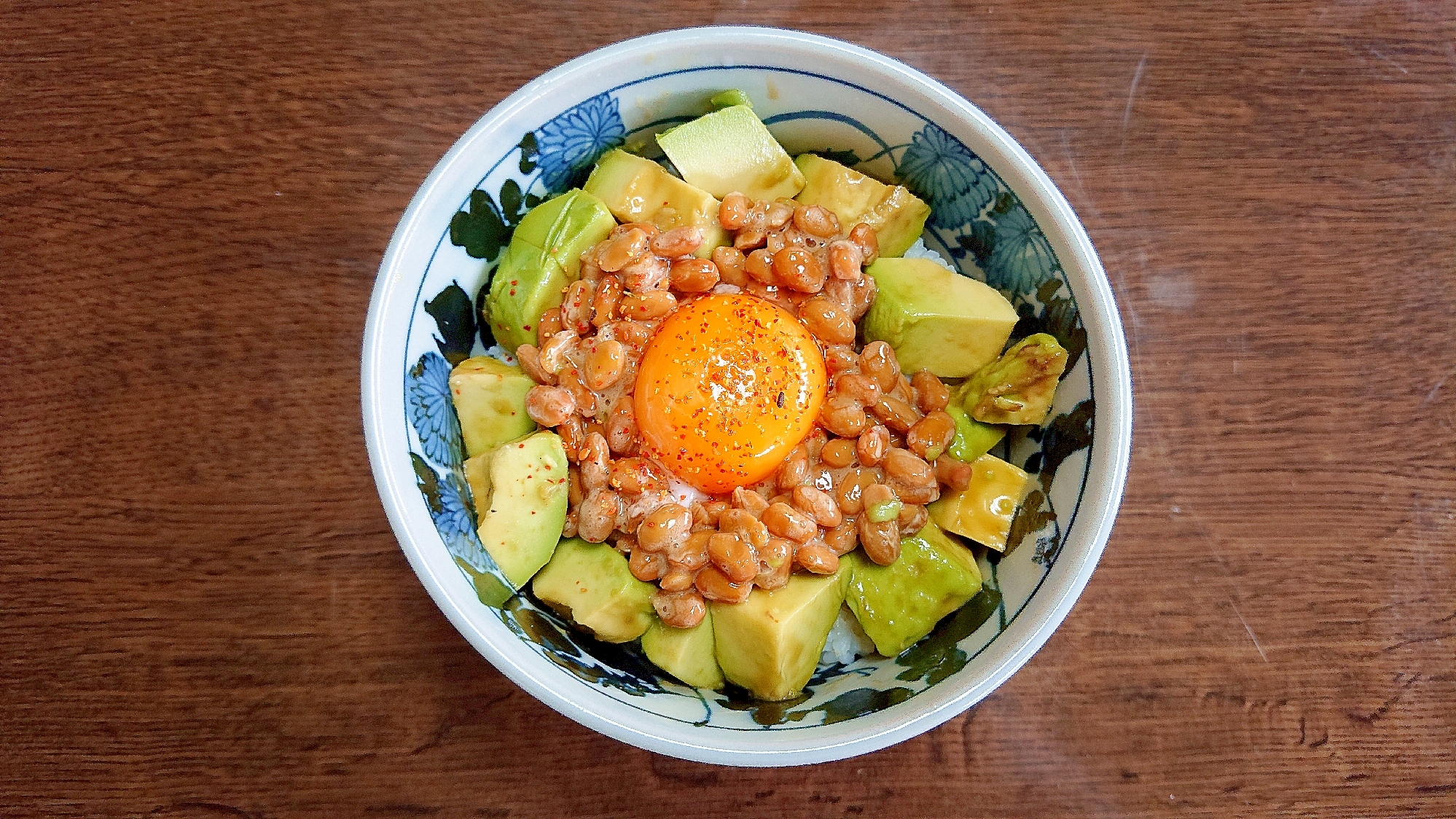 韓国風アボカド納豆丼