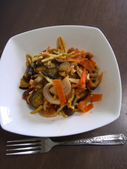 義母のお土産のパスタで、野菜は家にあるものでアレンジですが、夫も子供も喜んで食べてくれました