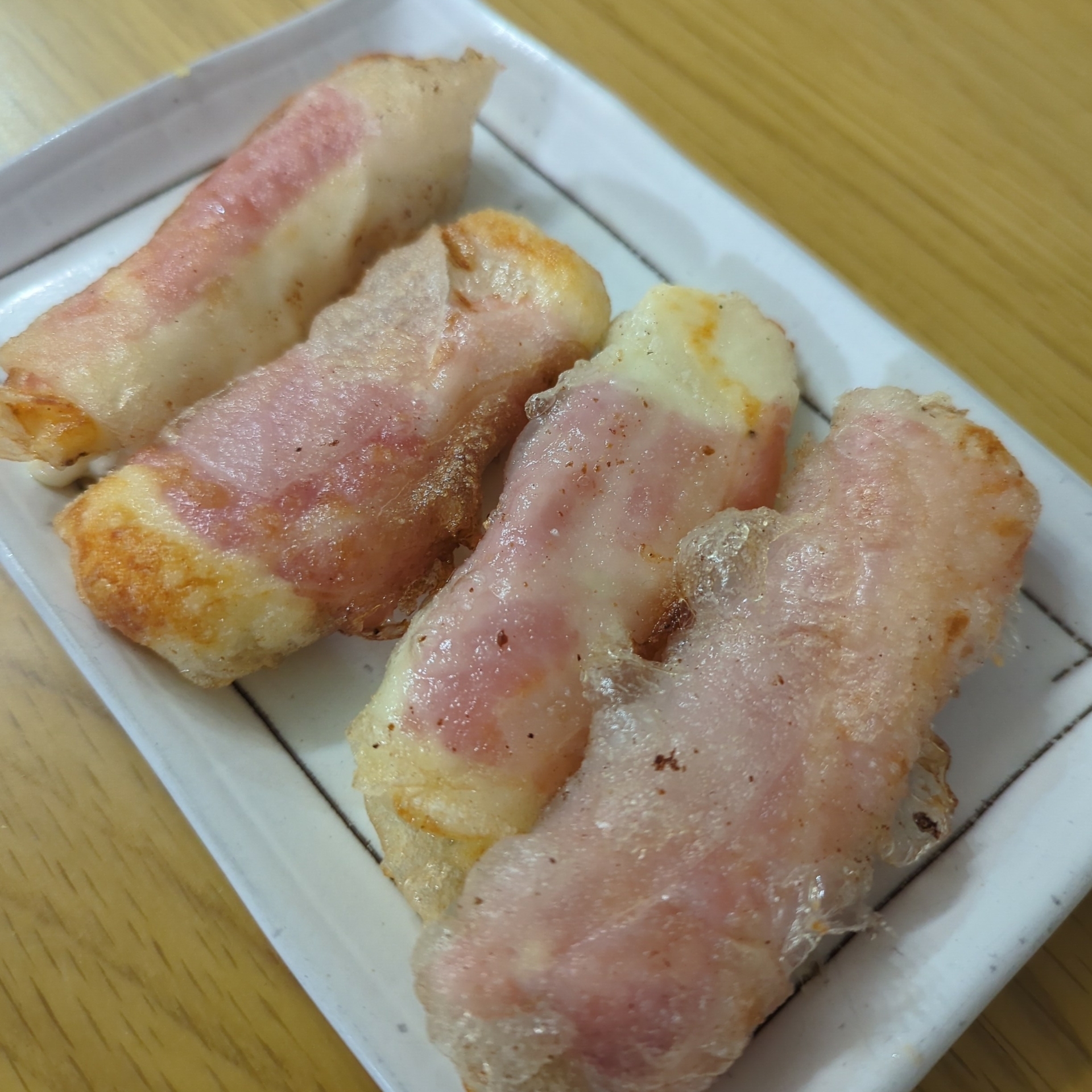 ライスペーパーでのび〜るベーコンチーズ