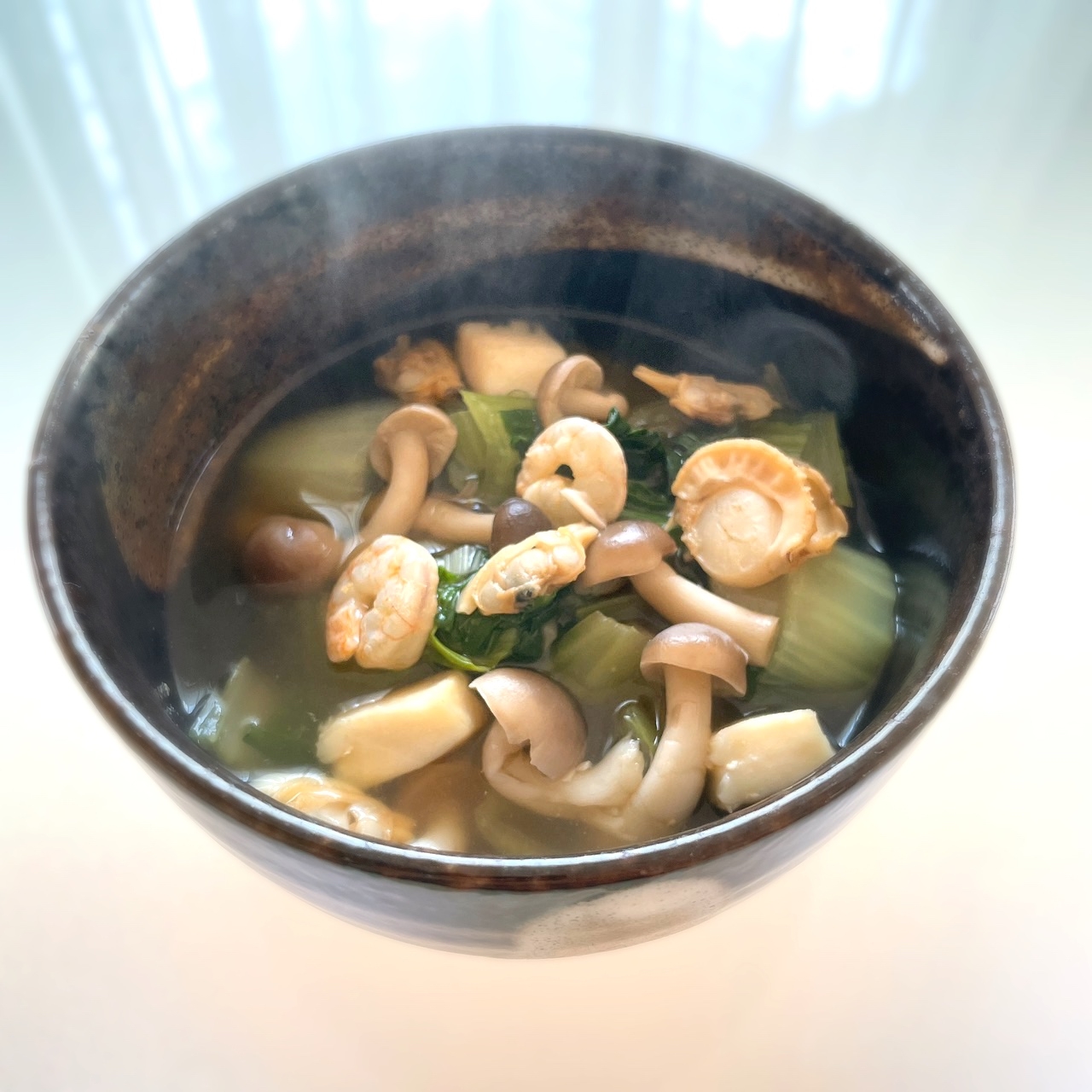 魚介の旨みが詰まった青梗菜のスープ