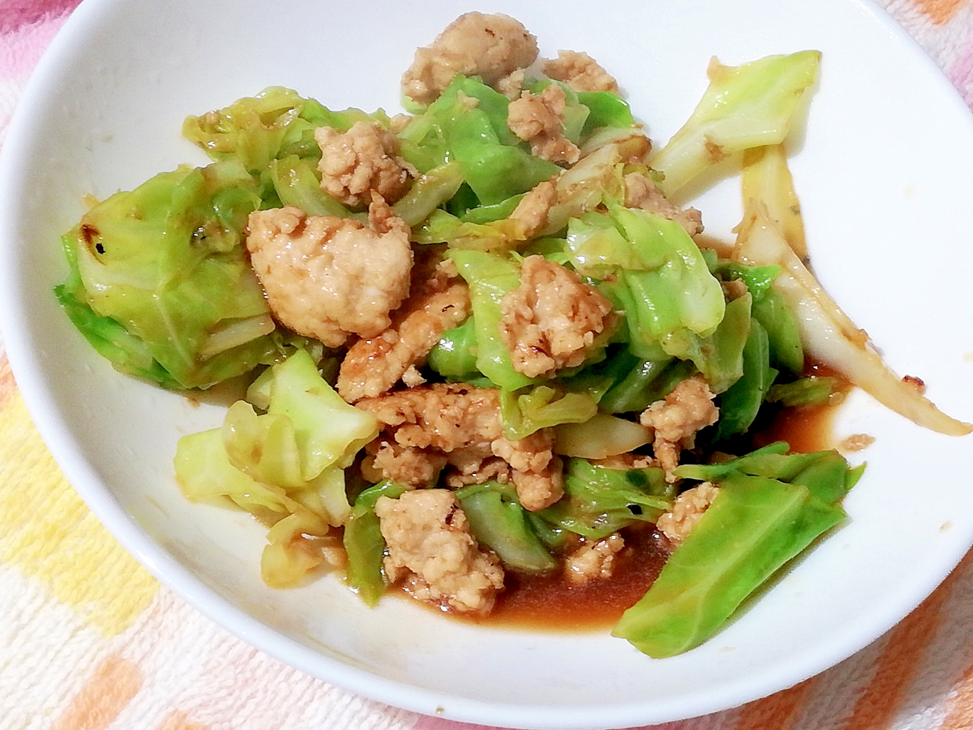 キャベツと鳥ひき肉のゴマ醤油炒め