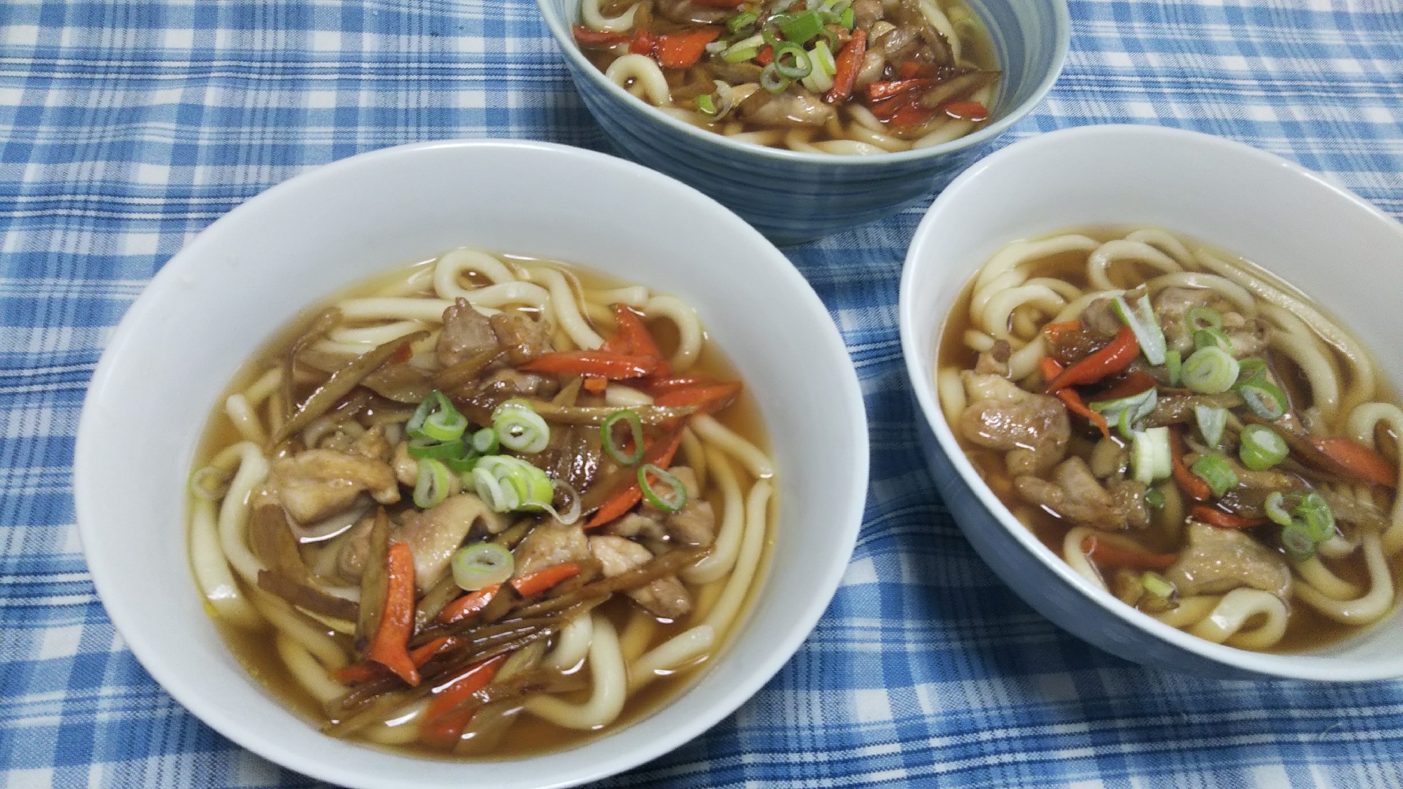 食べごたえあり！ゴボウ人参鶏肉の煮込みうどん☆