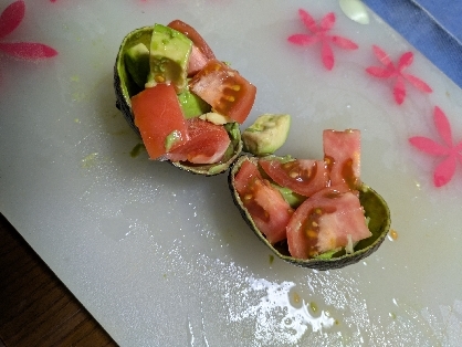 アボカドとトマトのさっぱりサラダ