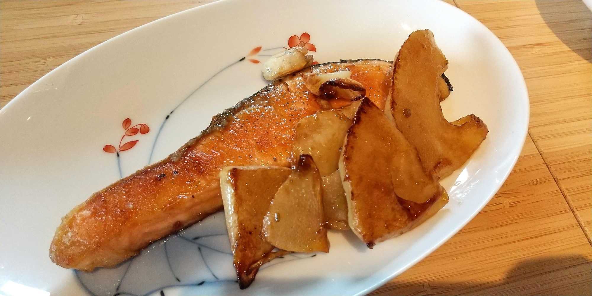 焼き鳥のタレ活用　サーモンとたけのこのグリル