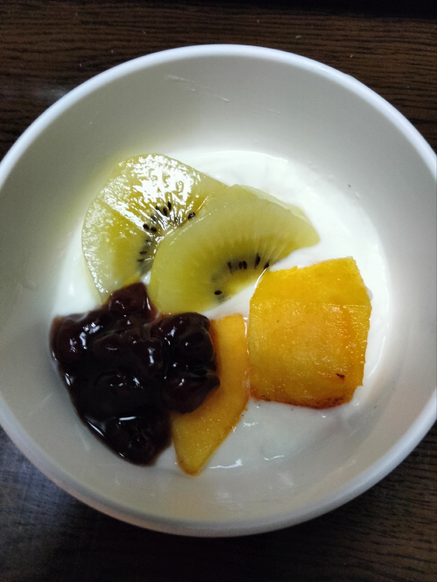 今日のヨーグルト♡キウイ柿&あんこ