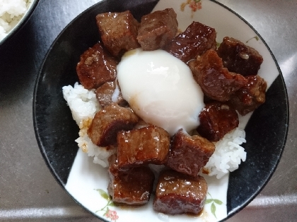 サイコロステーキ丼