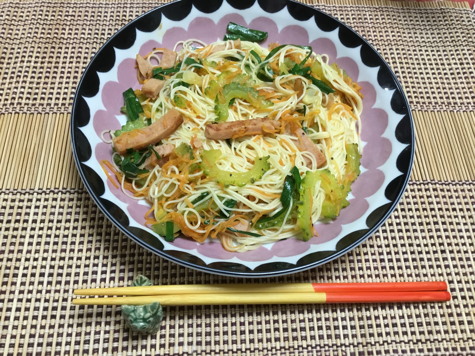 ゴーヤとスパムとニンジンとニラのそうめんチャンプル