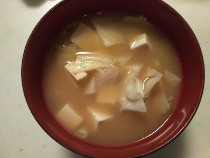 豆腐とキャベツと玉ねぎの味噌汁