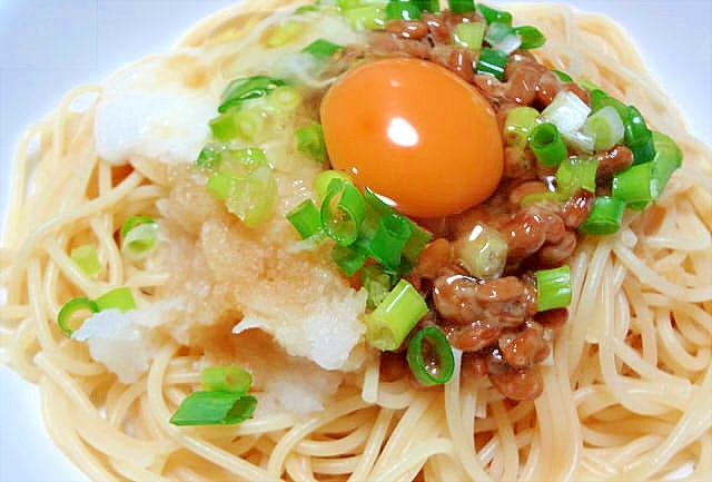 納豆おろしパスタ卵黄添え