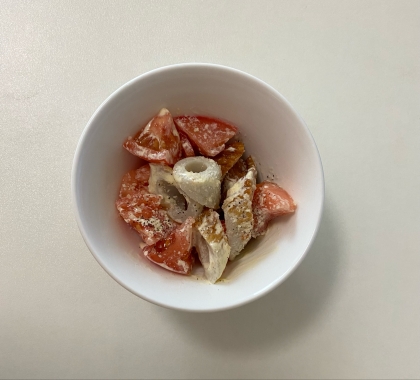 簡単☆トマトとちくわのマヨ粉チーズサラダ