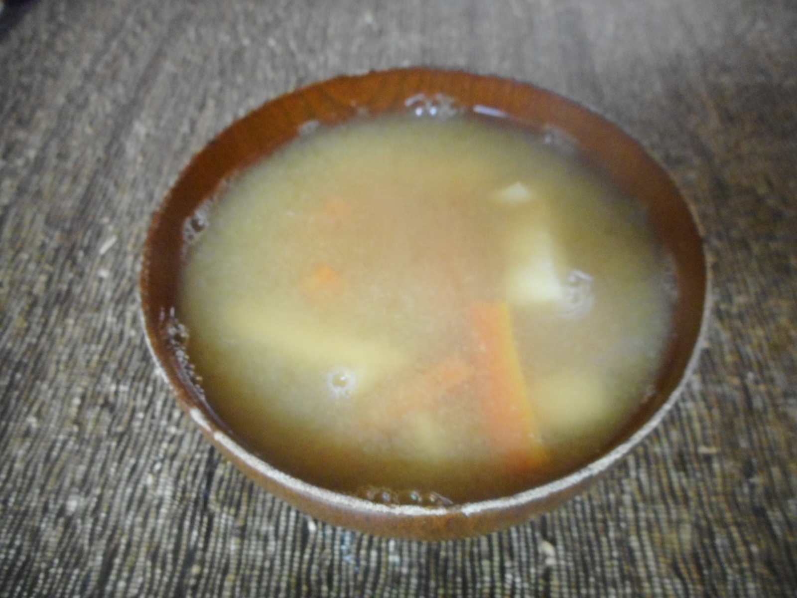 ニンジンと油揚げの生姜味噌汁
