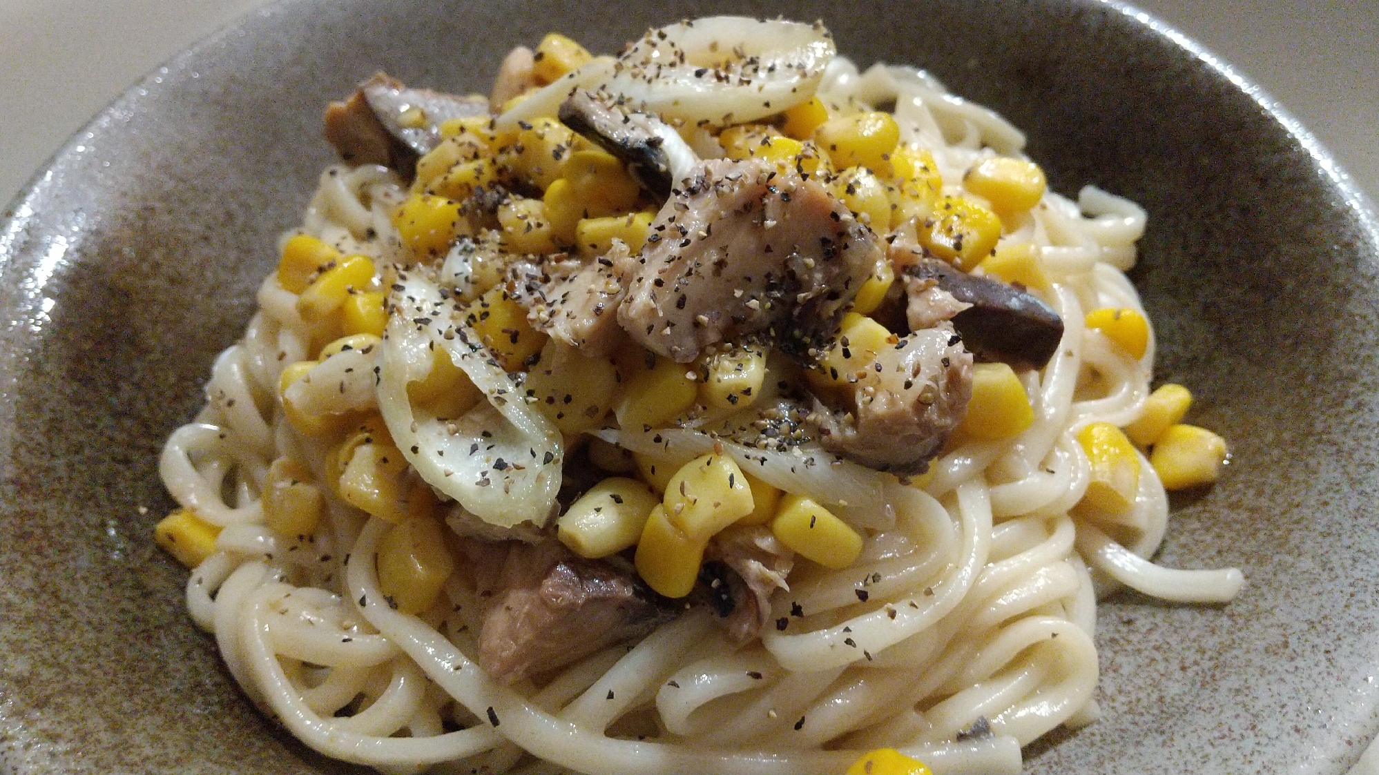 焦がしバターめんつゆ サバ缶とコーンの混ぜうどん レシピ 作り方 By ともすけろん 楽天レシピ