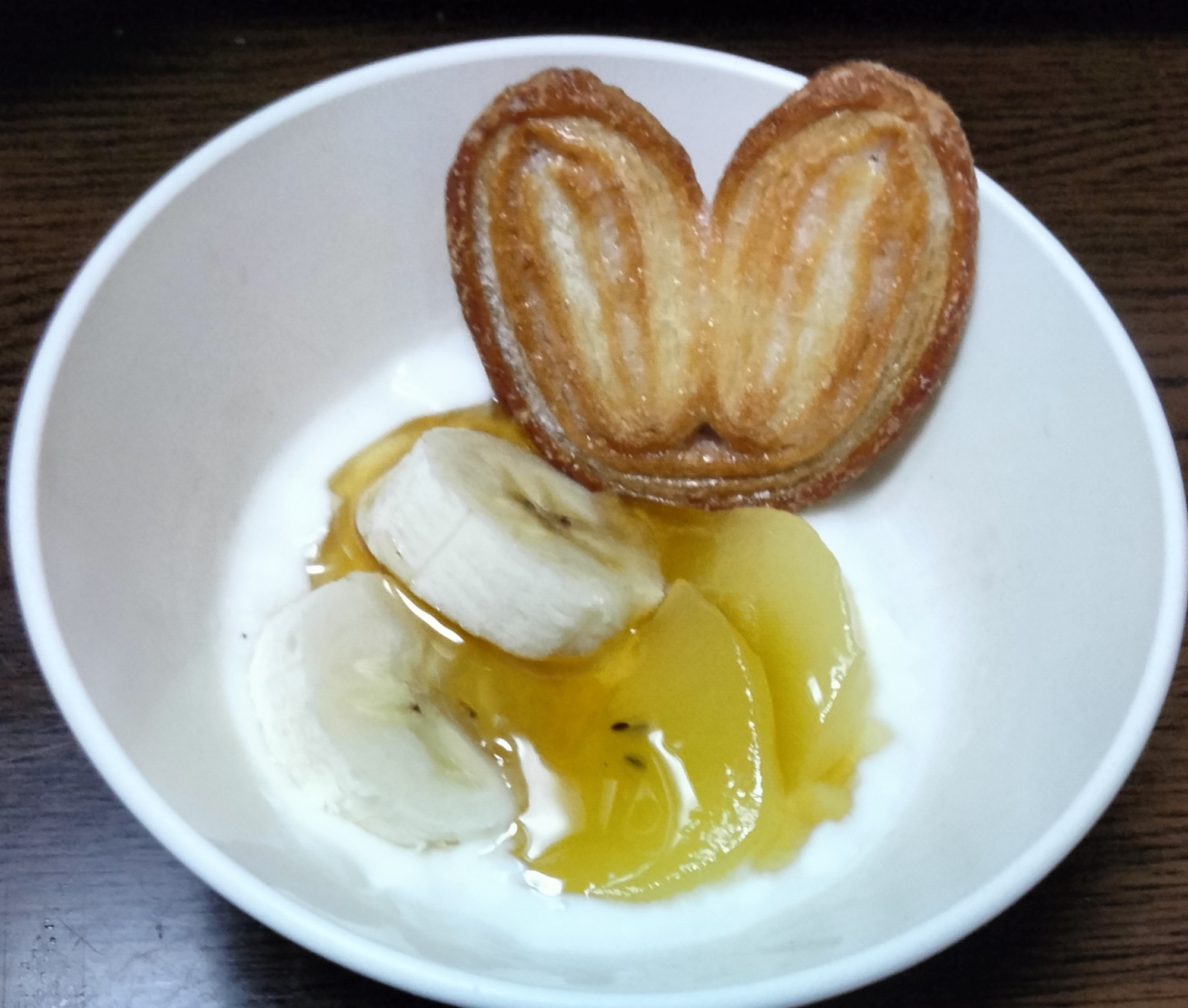 今日のヨーグルト♡バナナキウイ&パイ菓子