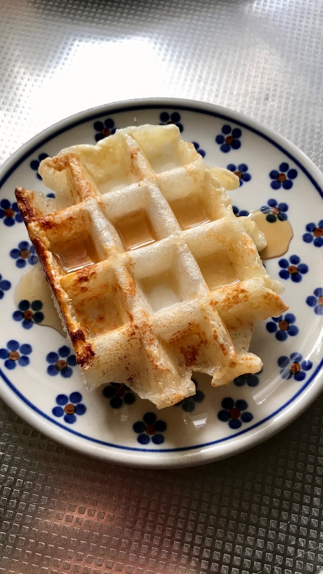 ワッフルメーカーでクリームチーズ入り焼き餅