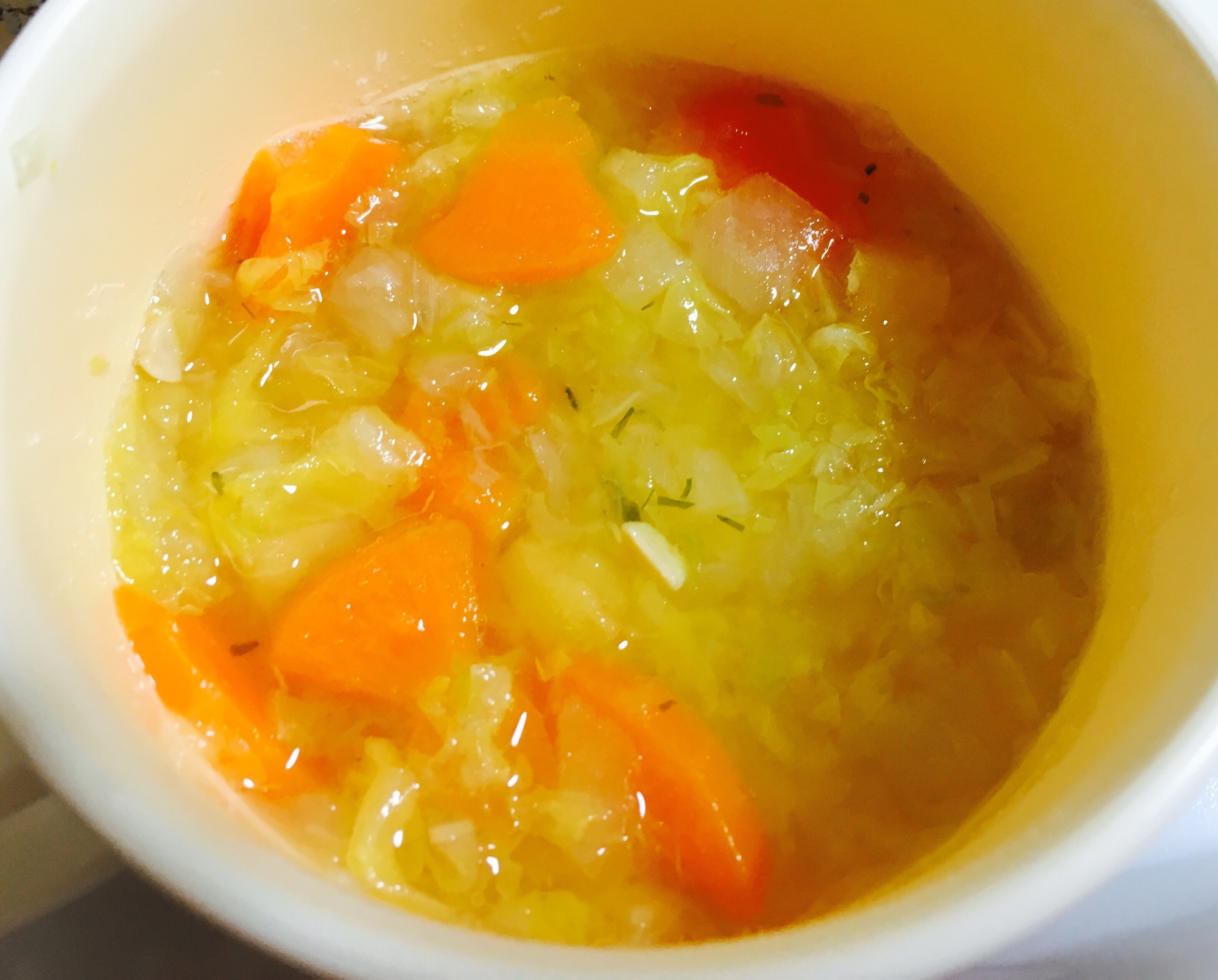 離乳食に！キャベツと人参の優しいスープ