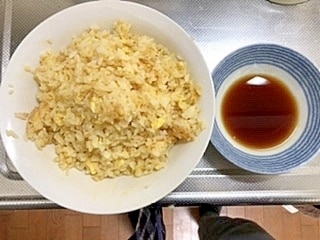 酢醤油につけて食べる高知名物やみつきチャーハン