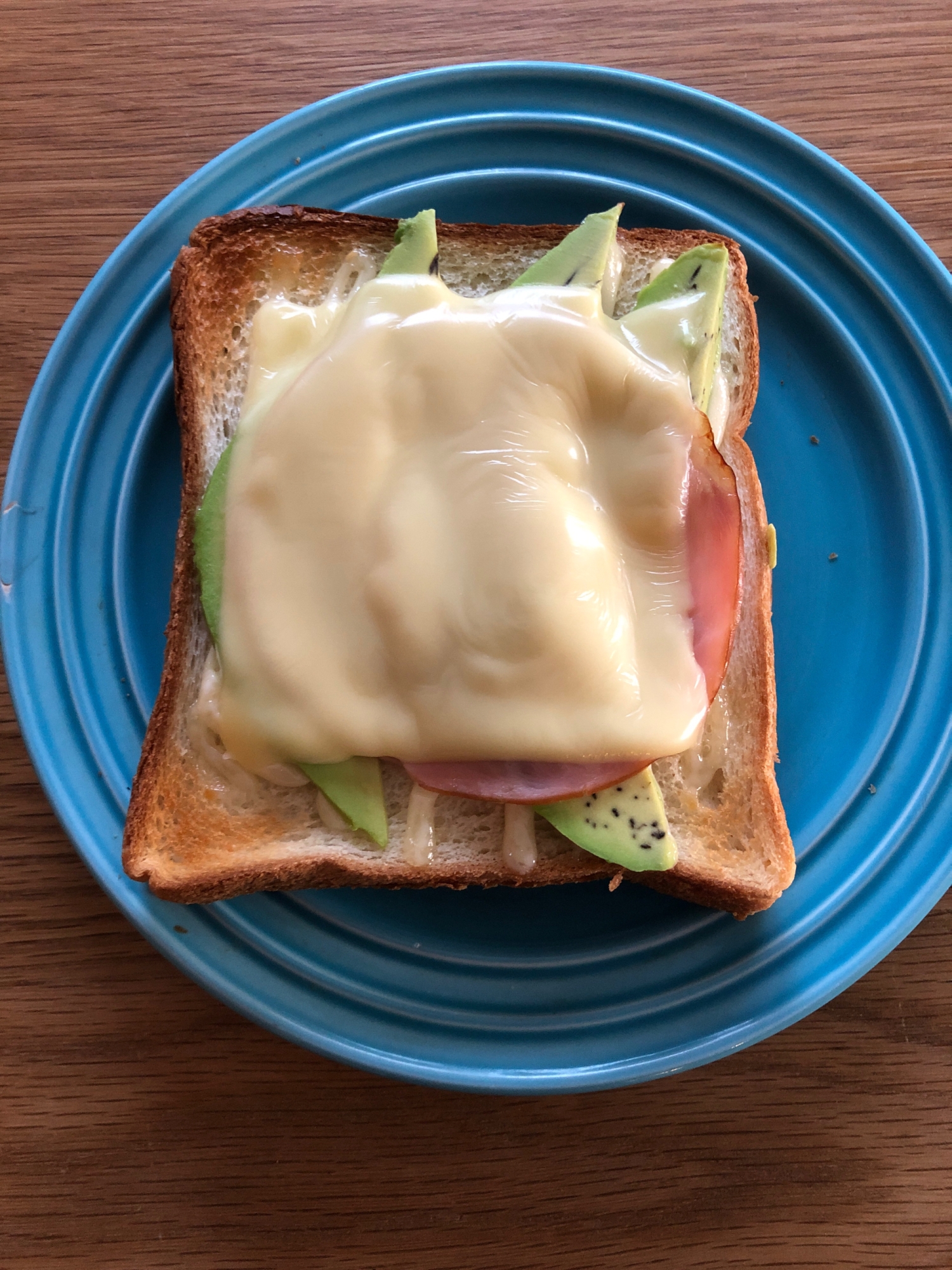 今日の朝食☆アボカドハムチーズトースト