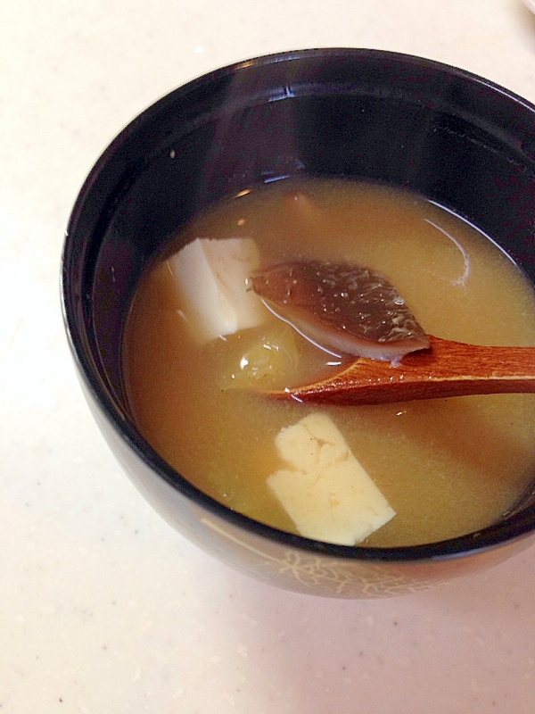 椎茸と白菜と豆腐のお味噌汁