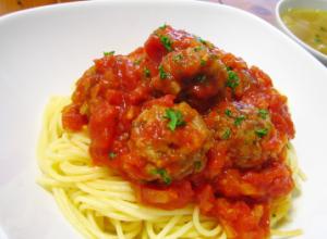 鶏団子のトマト煮パスタ