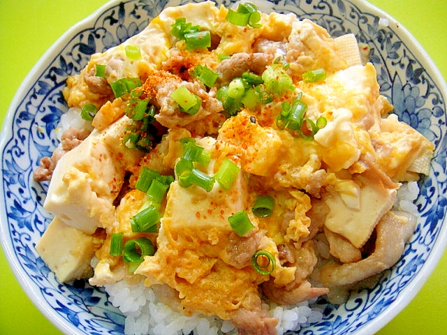 豆腐と豚肉の玉子丼